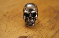 Pourquoi mettre une bague de tête de mort capitaine marin