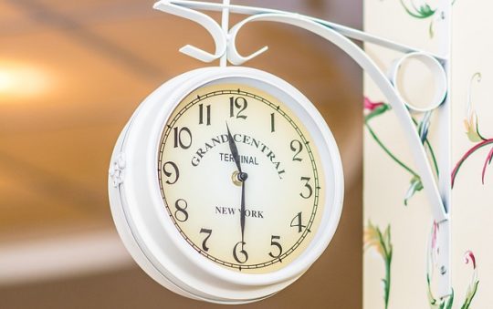 Guide ultime pour choisir l’horloge design parfaite pour votre intérieur